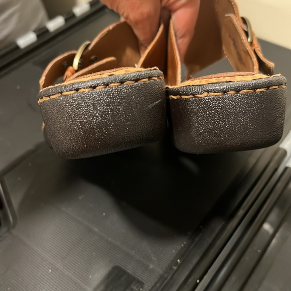 B.O.C Sandals Brown Size 8 M/W Leather T-strap - Picture 4 of 7